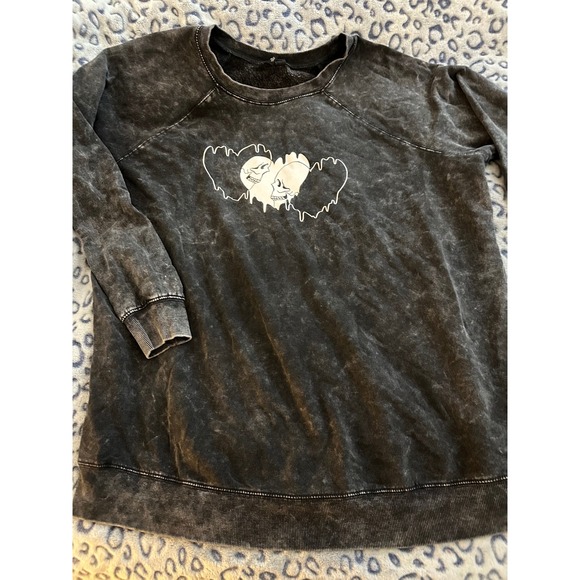 torrid Sweaters - Torrid Skull & Heart Gray‎ Distressed Sweater Crewneck Size 0X